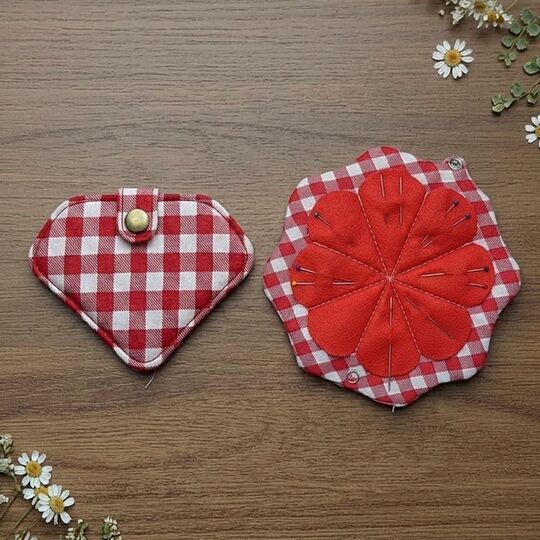 Flower Needle Case Sewing Pattern – Foldable Needle Holder PDF Tutorial