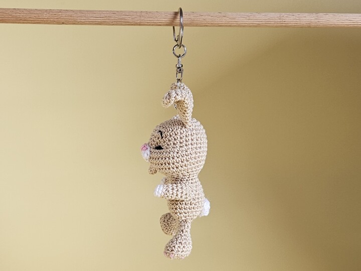 Schlüsselanhänger Stups der kleine Hase – Häkelanleitung Amigurumi Geschenk