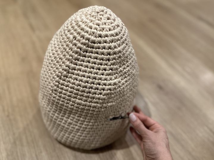 Dino im Überraschungsei häkeln - großes Reißverschlussei mit Amigurumi Dino