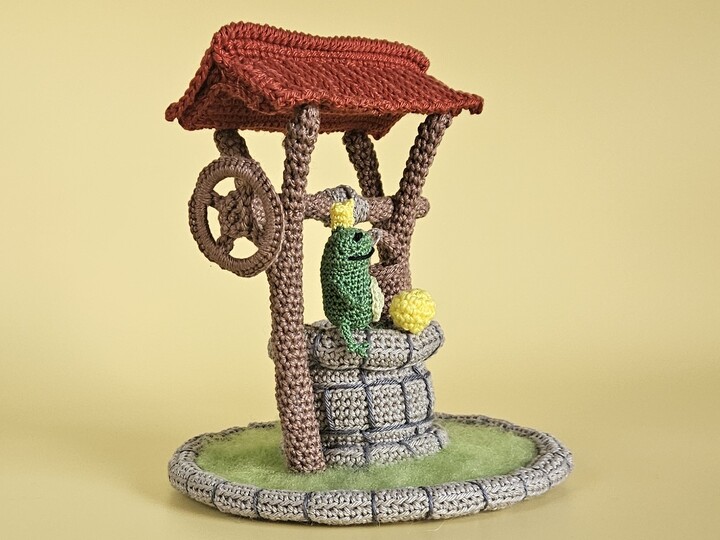 Froschkönig mit Brunnen – Häkelanleitung für ein Märchen Amigurumi Diorama
