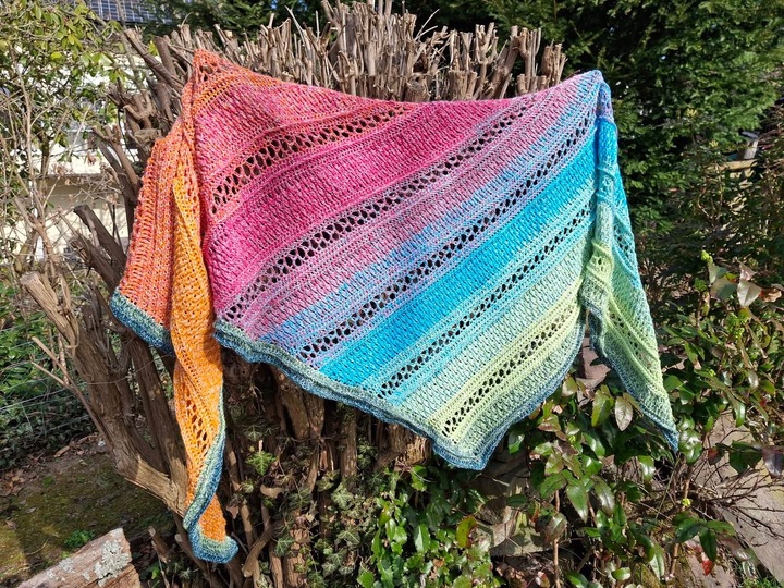 Crochet pattern shawl Flowmere