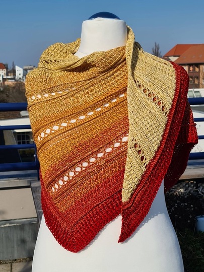 Crochet pattern shawl Flowmere