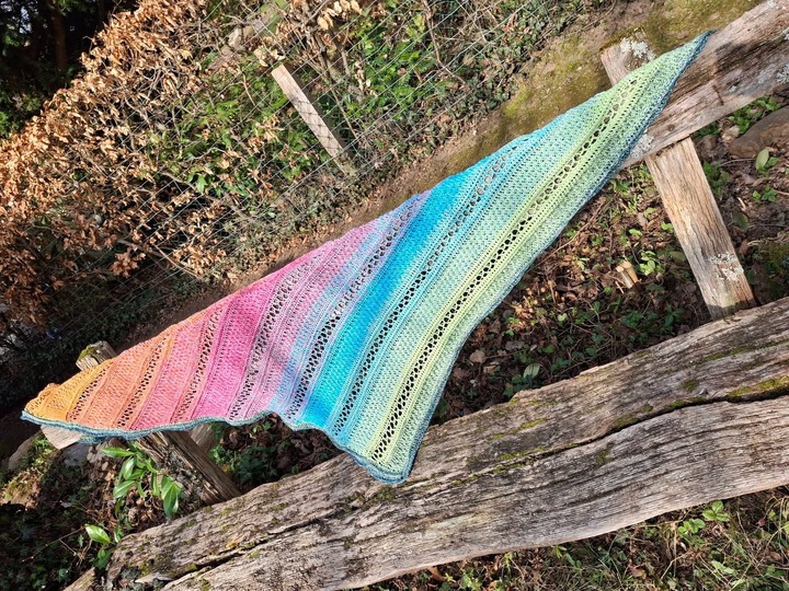 Crochet pattern shawl Flowmere
