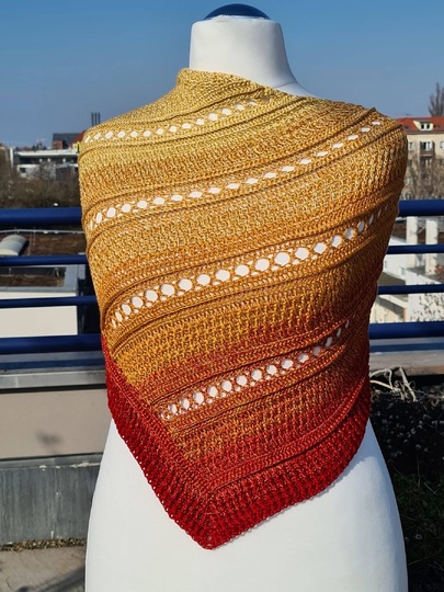 Crochet pattern shawl Flowmere
