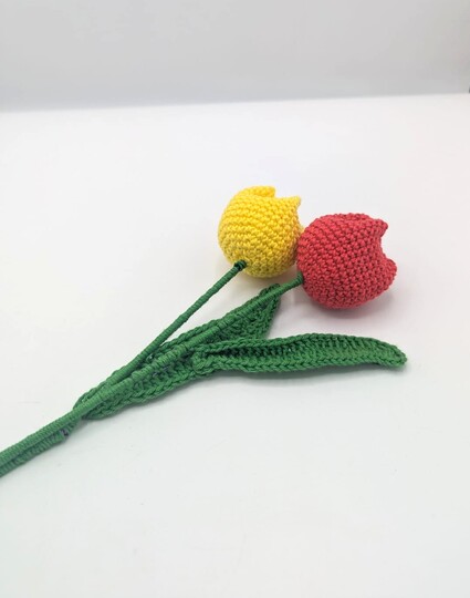 Häkelanleitung Tulpe – dekorative DIY Blume mit Stiel