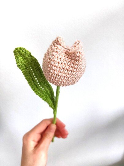 Häkelanleitung Tulpe – dekorative DIY Blume mit Stiel