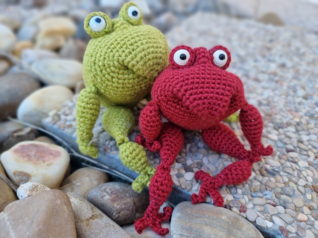 P19 Crochet Pattern Frog with a Jacket – Amigurumi, Keychain, Bag Charm - Image 9