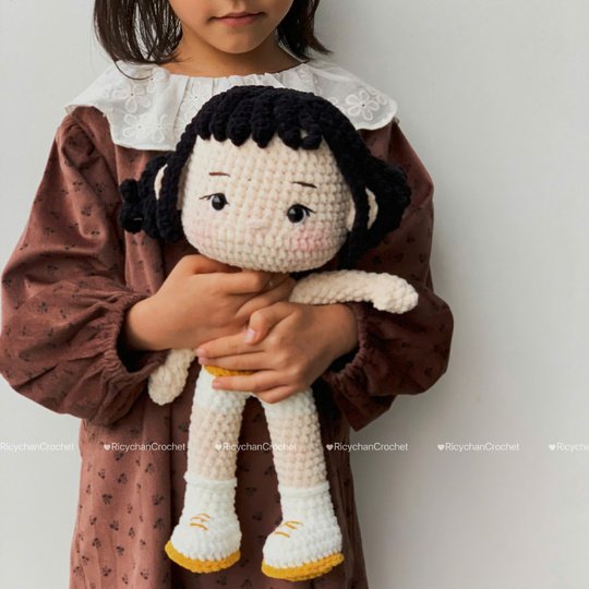 Black Hair Kpop Girl Amigurumi - Crochet Doll Pattern