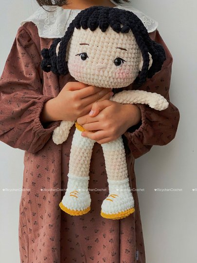 Black Hair Kpop Girl Amigurumi - Crochet Doll Pattern