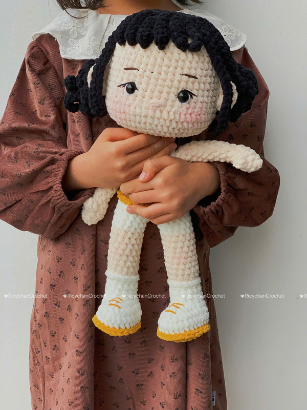 Black Hair Kpop Girl Amigurumi - Crochet Doll Pattern - Image 6