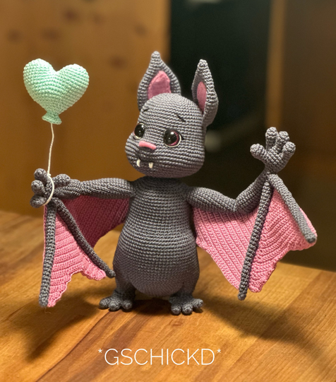 Flederbert – Amigurumi Häkelanleitung mit Drahtgestell & Herzluftballon PDF