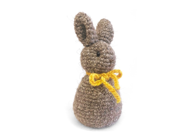PDF crochet pattern: Cute Easter bunny amigurumi – illustrated & easy