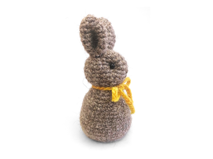 PDF crochet pattern: Cute Easter bunny amigurumi – illustrated & easy