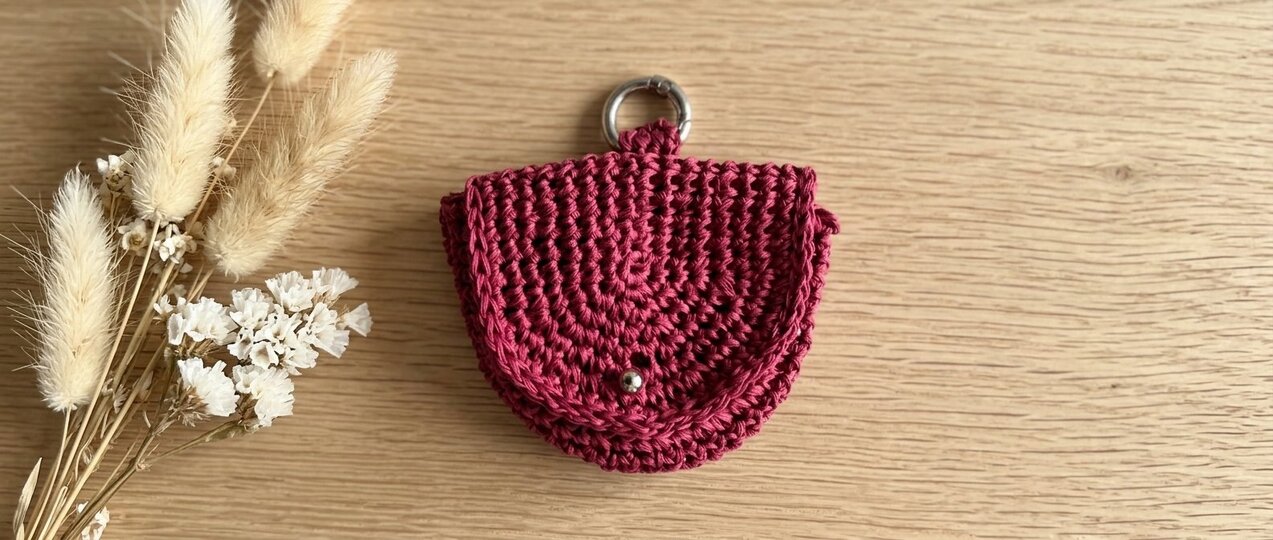 Pocket Buddy – Crochet Pattern Mini Half-Moon Bag with Carabiner