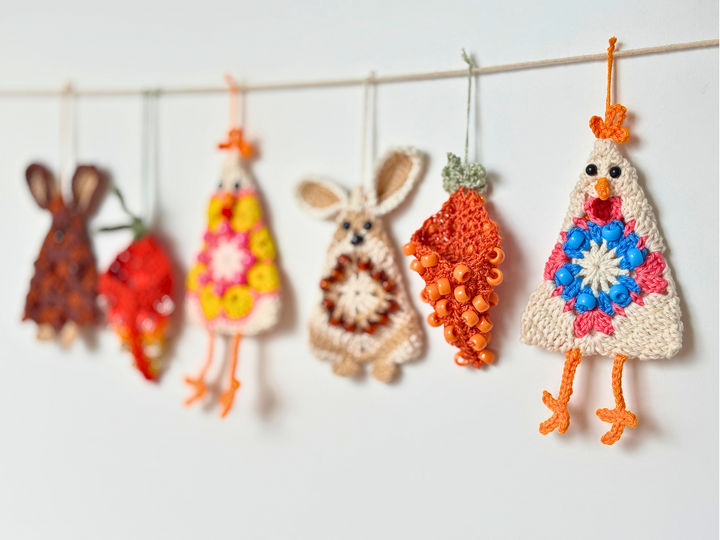 Oster Girlande - Osterhase, Karotte, Huhn mit Perlen, Osterstrauß Anhänger