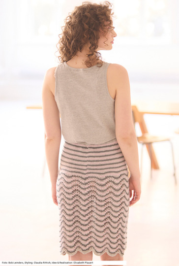 Rock mit Pfauenmuster