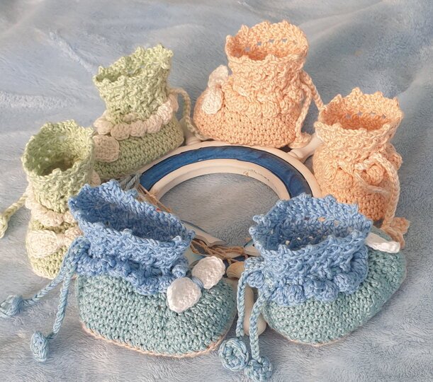 Häkelanleitung für Babyschuhe Kiara / Größe 0 – 6 Monate