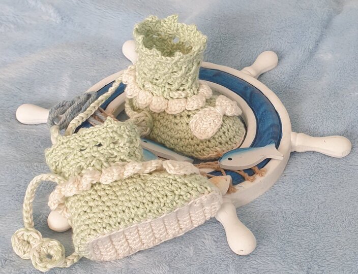 Häkelanleitung für Babyschuhe Kiara / Größe 0 – 6 Monate