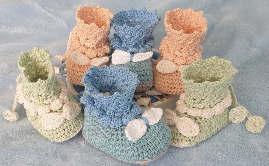 Häkelanleitung für Babyschuhe Kiara / Größe 0 – 6 Monate