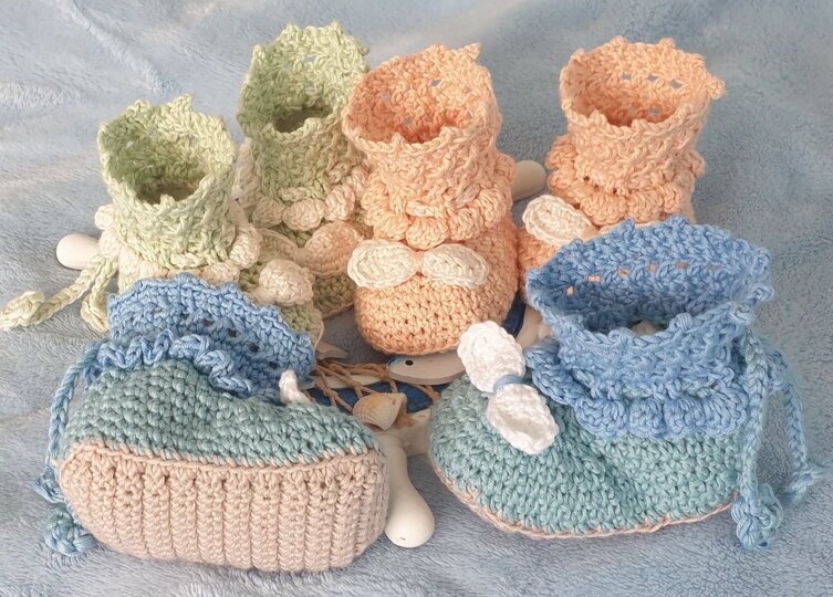 Häkelanleitung für Babyschuhe Kiara / Größe 0 – 6 Monate