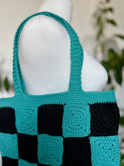 Wasser Schatten Tasche | Häkelanleitung Karo Schultertasche | Granny Square