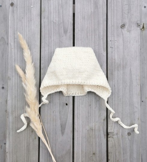 Zarte Babymütze stricken - Anleitung Babyhaube für Neugeborene