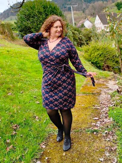 Schnittmuster Wickelkleid Rand und Band Gr. 32 - 62 Damen