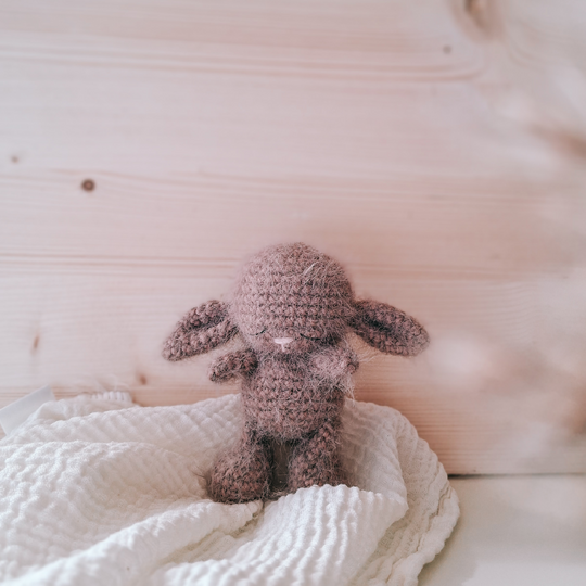 Häkelanleitung für einen kleinen Amigurumi - Hasen