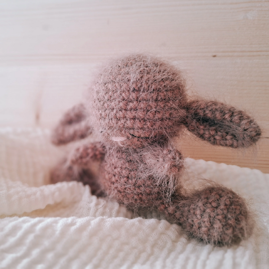 Häkelanleitung für einen kleinen Amigurumi - Hasen