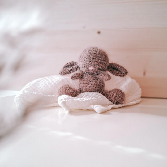 Häkelanleitung für einen kleinen Amigurumi - Hasen