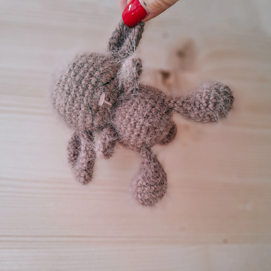 Häkelanleitung für einen kleinen Amigurumi - Hasen