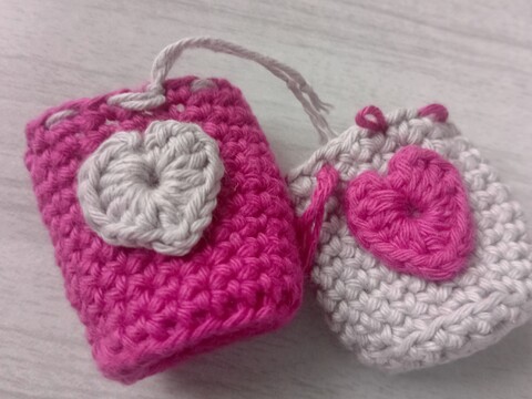 Häkelanleitung Säckchen 2er-Set für kleine Geschenke, die von Herzen kommen
