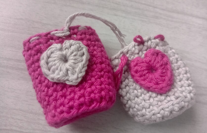 Häkelanleitung Säckchen 2er-Set für kleine Geschenke, die von Herzen kommen