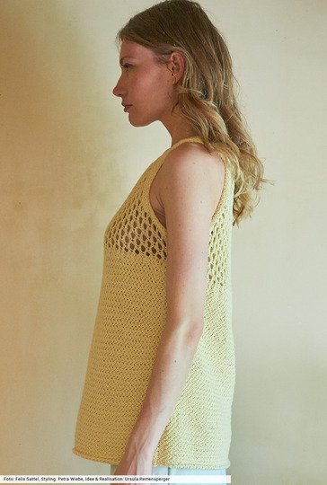 Top mit Flechtstrukturen