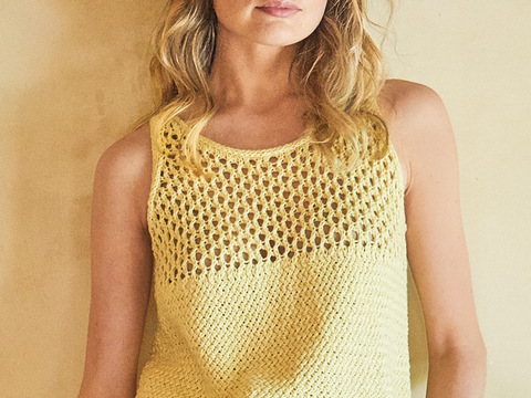 Top mit Flechtstrukturen