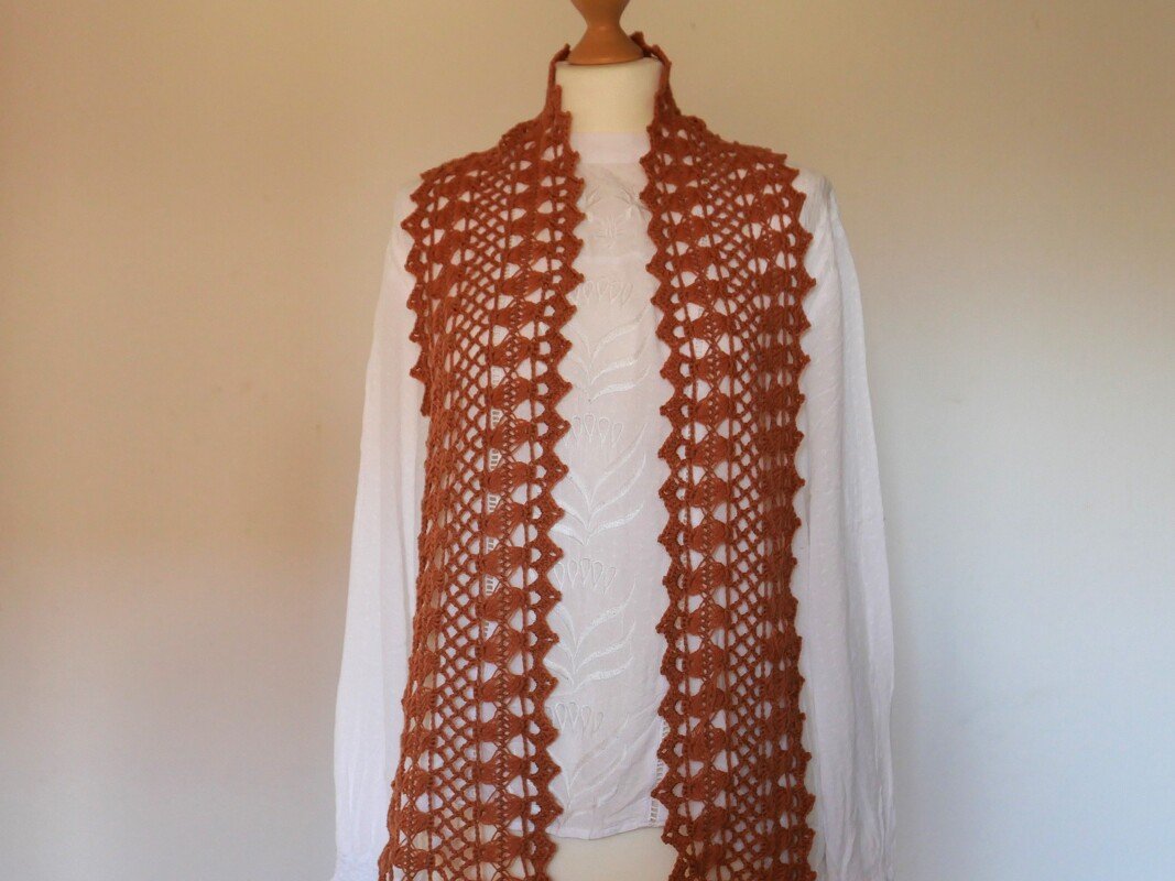 Kostenlose Anleitung für einen eleganten Gabelhäkelschal - Bild 4