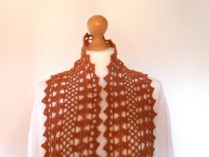 Kostenlose Anleitung für einen eleganten Gabelhäkelschal