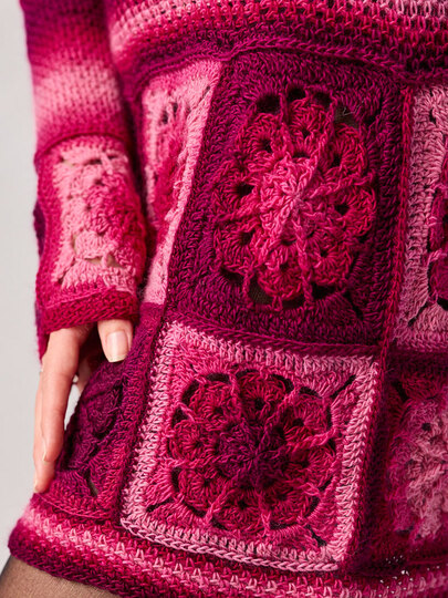 PULLI GILDA … MIT PATCHES GEHÄKELT