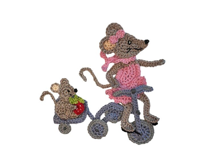 Mouse on a tricycle crochet applique