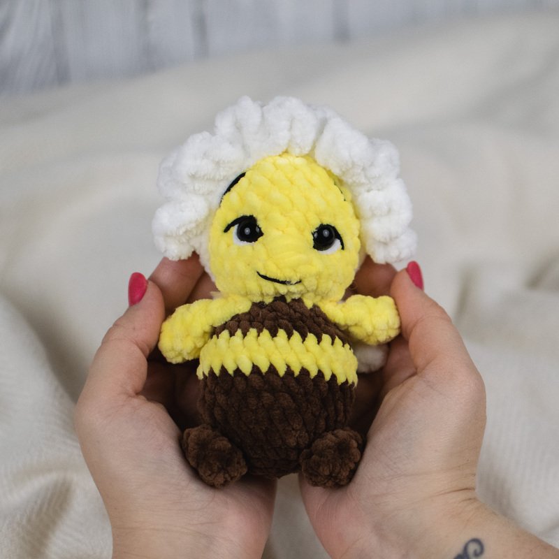 Cute Bee with Flower Hat Crochet Pattern – Amigurumi PDF Tutorial - Image 3
