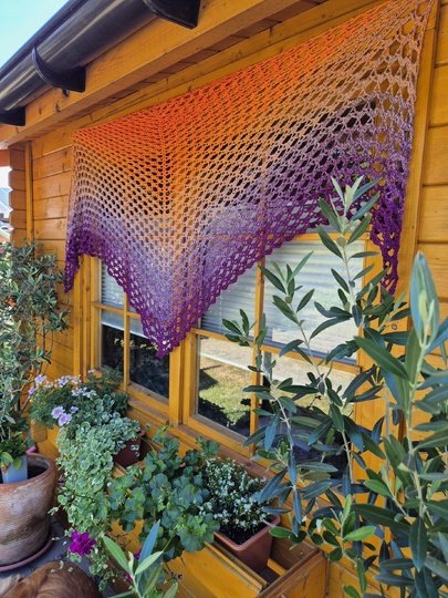 Mad Nessie - Häkelanleitung luftiges Dreieckstuch *anfängertauglich*