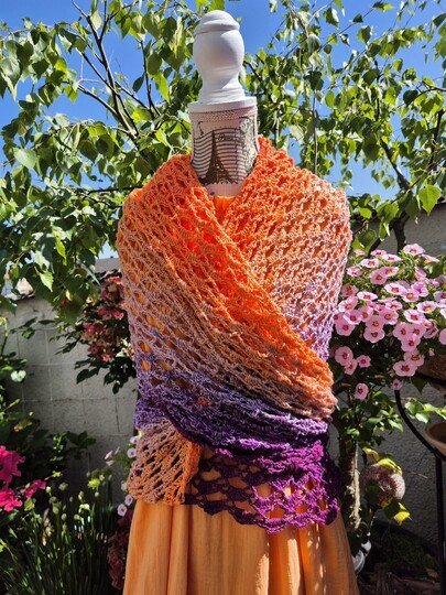 Mad Nessie - Häkelanleitung luftiges Dreieckstuch *anfängertauglich*