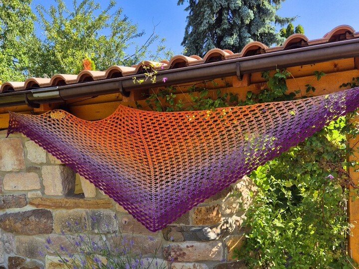 Mad Nessie - Häkelanleitung luftiges Dreieckstuch *anfängertauglich*