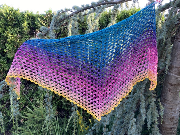 Mad Nessie - Häkelanleitung luftiges Dreieckstuch *anfängertauglich*