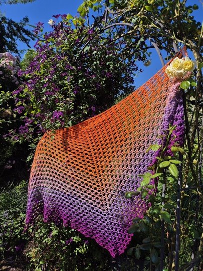 Mad Nessie - Häkelanleitung luftiges Dreieckstuch *anfängertauglich*