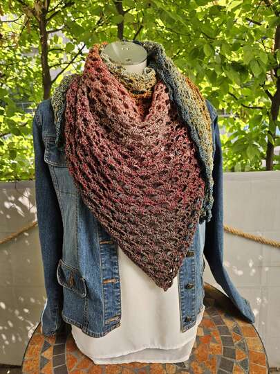 Mad Nessie - Häkelanleitung luftiges Dreieckstuch *anfängertauglich*