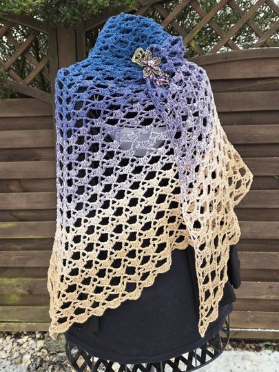 Mad Nessie - Häkelanleitung luftiges Dreieckstuch *anfängertauglich*