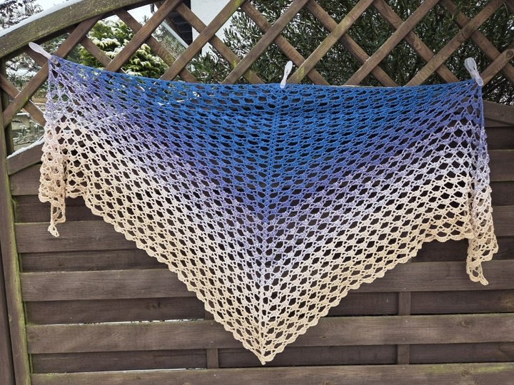 Mad Nessie - Häkelanleitung luftiges Dreieckstuch *anfängertauglich*