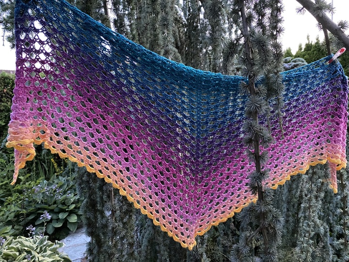 Mad Nessie - Häkelanleitung luftiges Dreieckstuch *anfängertauglich*