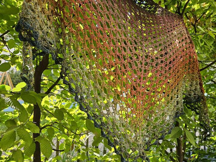 Mad Nessie - Häkelanleitung luftiges Dreieckstuch *anfängertauglich*